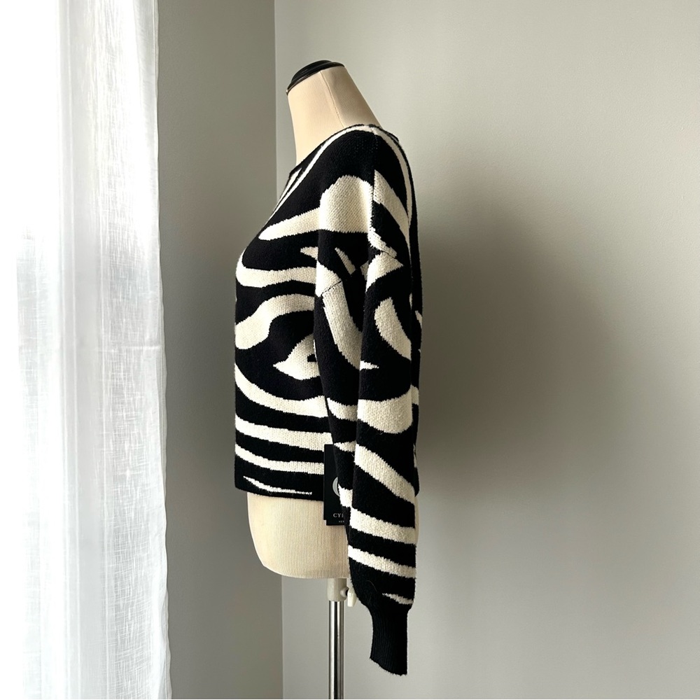 🍒NWT Women’s CYRUS Black/Cream Sweater with Zebra Pattern. Size: Extra Small - Picture 5 of 14